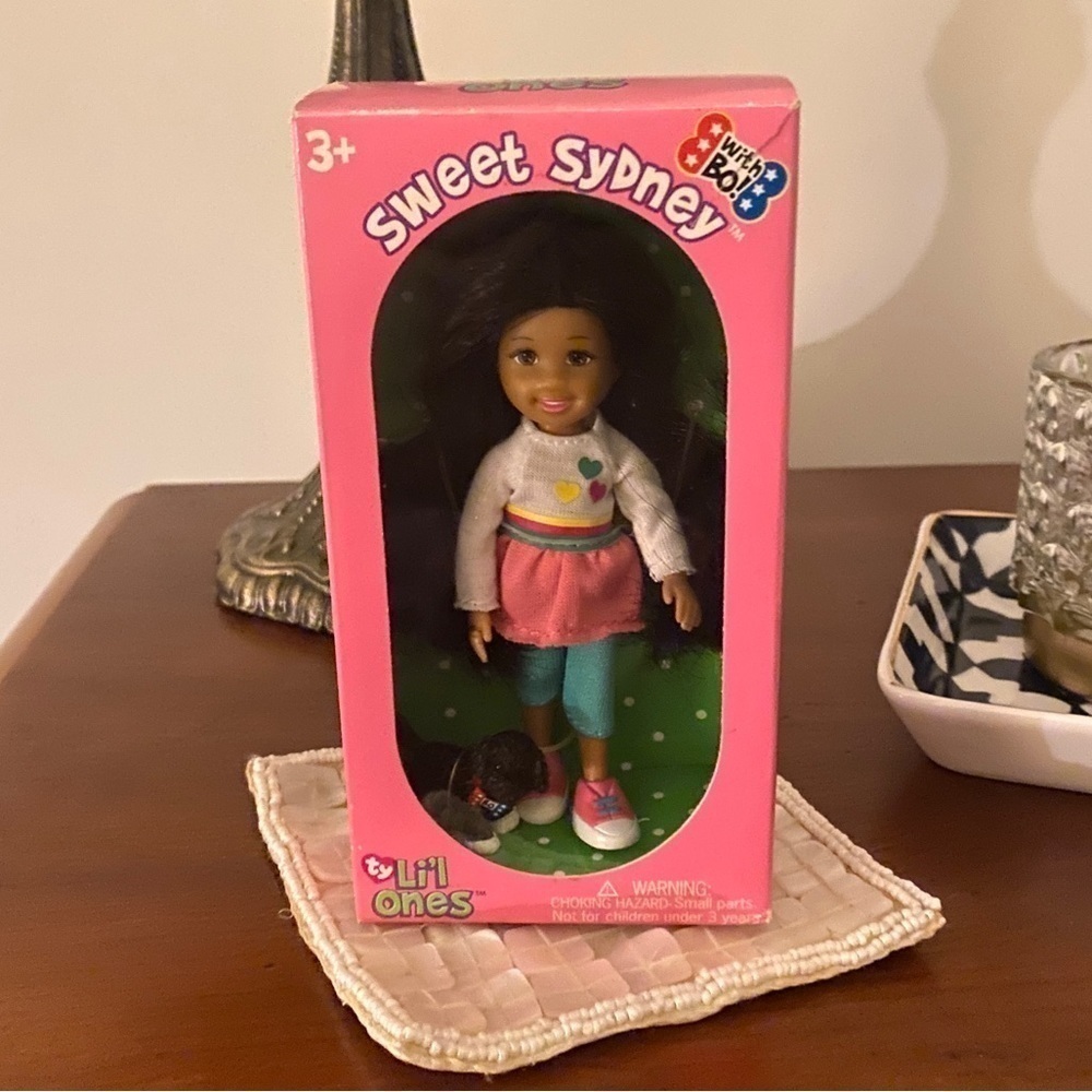 Ty Lil Ones 2009 Sweet Sydney Doll With Presidents Dog Bo.    New in box.